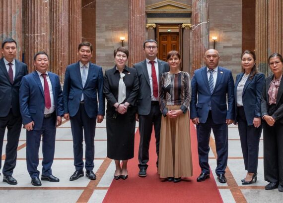 Kirgisische Delegation auf Besuch im Österreichischen Parlament