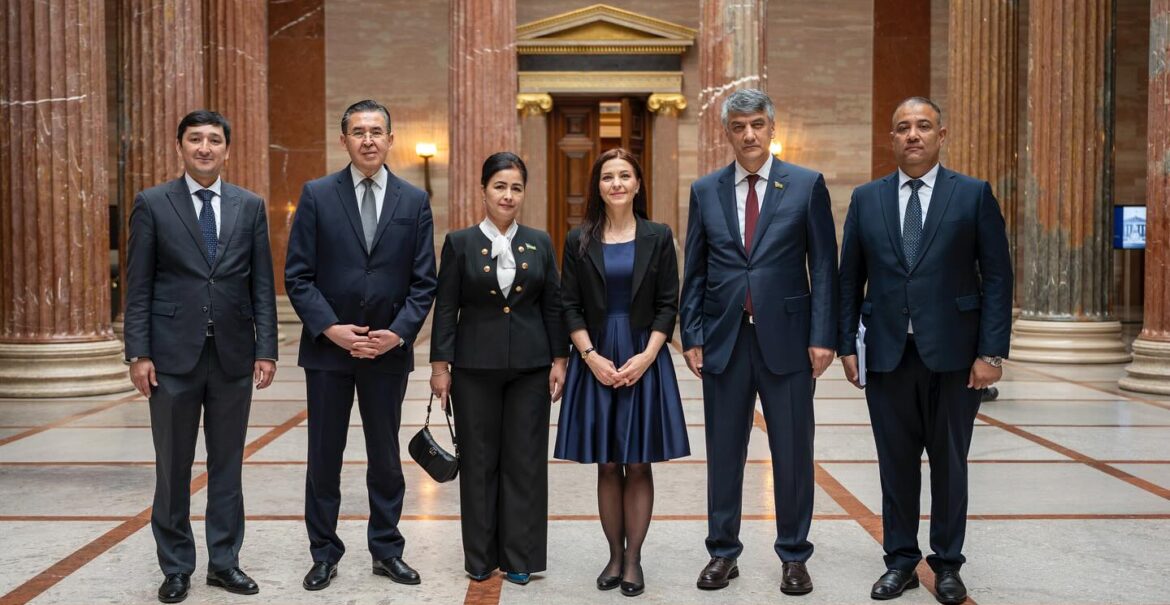 Empfang der usbekischen Delegation in der Säulenhalle im Parlament